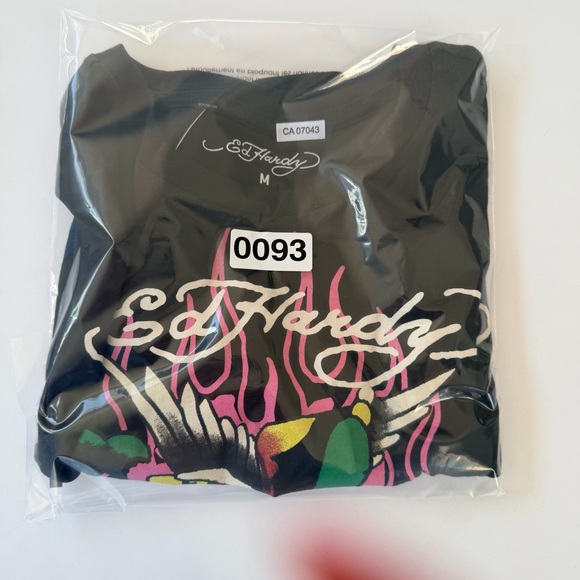 Ed Hardy Black Crop Top with Pink and Red Graphic t-shirt NWT - Picture 15 of 16